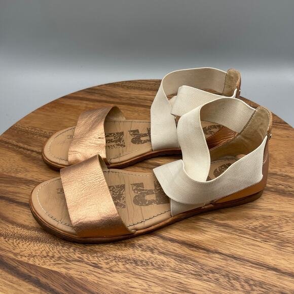 Sorel Ella Sandals Size 9 Rose Gold Metallic Leather Cross Strap Gladiator - Picture 3 of 8